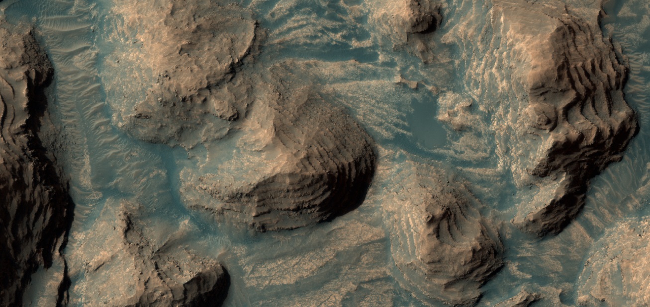 Layers in Firsoff Crater, as seen by HiRISE under HiWish program